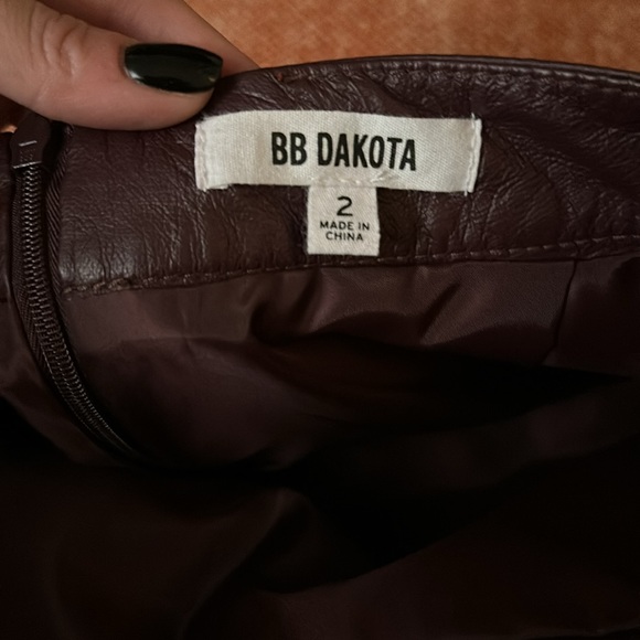 BB Dakota Conrad Leather Mini Skirt - size 2 but runs large - Picture 4 of 4